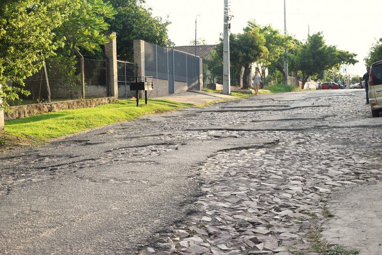 Desde el MOPC aseguran que la calle va ser asfaltada.