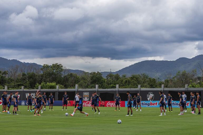 El plantel de Boca Juniors ya se encuentra practicando en Río de Janeiro