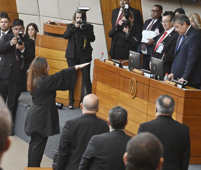 Alexandra Zena (CN) juró posteriormente con el aval del pleno.