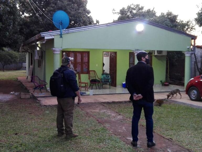 Agentes de la Senad y del Ministerio Público, allanaron a primera hora de esta mañana una vivienda en Encarnación.