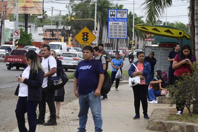 El Gobierno prevé "reciclar" el plan de carril exclusivo para colectivos y el uso de paradas obligatorias, estrategia ideada durante el Gobierno del entonces presidente Horacio Cartes. 