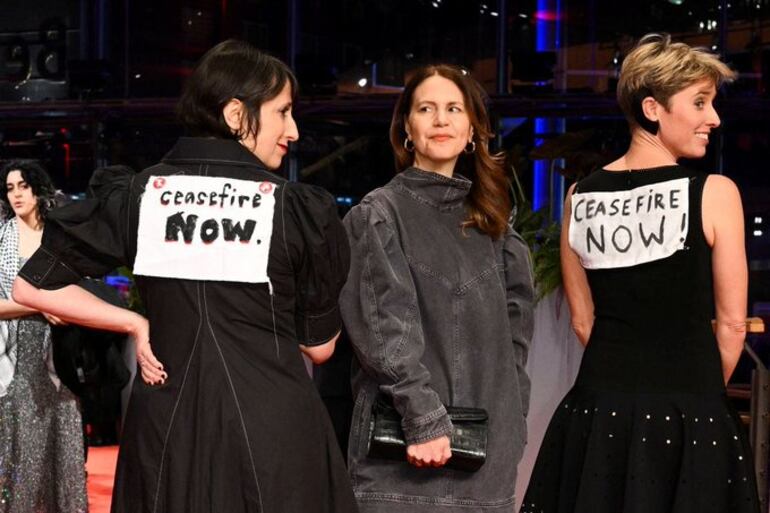 La directora Eliza Hittman, la programadora Andrea Picard y la productora Katrin Pors en la alfombra roja de la Berlinale.
ANNEGRET HILSE (REUTERS)