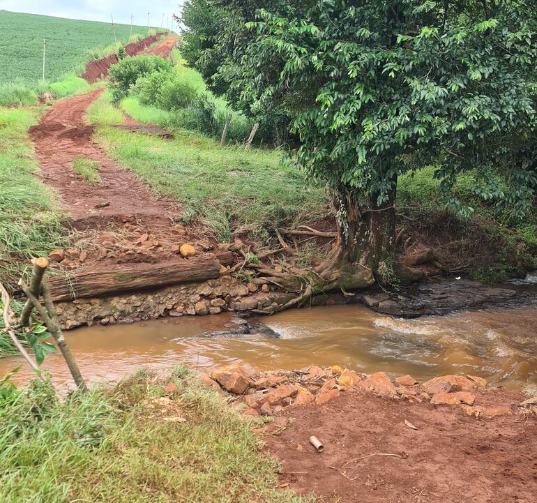 Puente de madera caído en Tomás Romero Pereira.