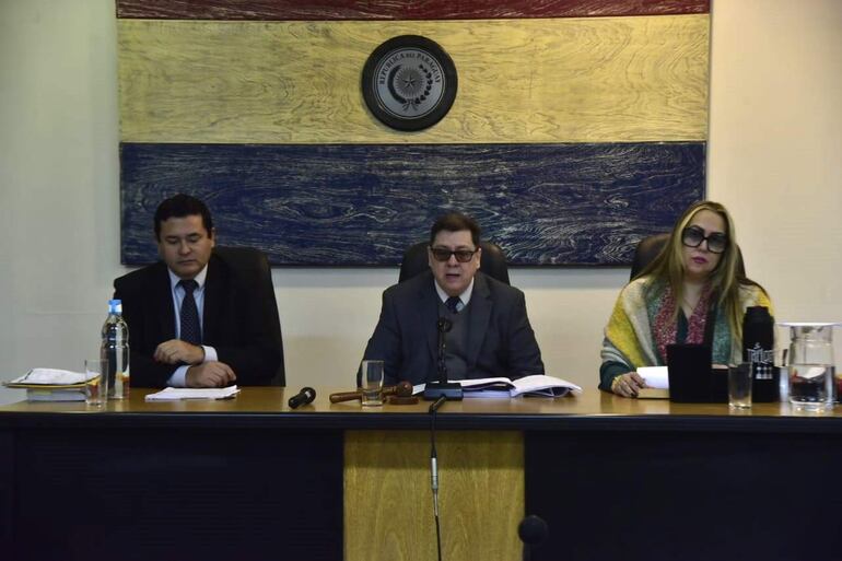 Jueces Darío Báez, Víctor Hugo Alfieri y Alba González, miembros del tribunal de sentencia.