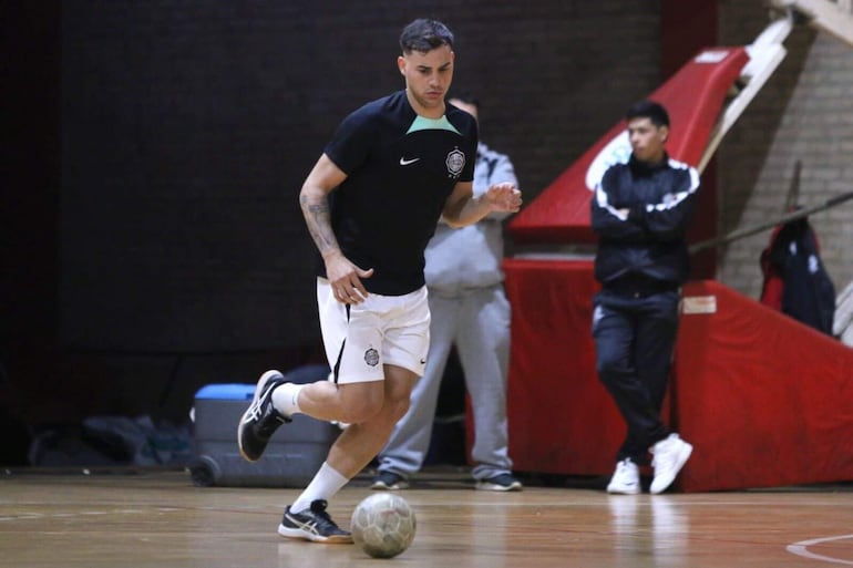 José Bobadilla, uno de los jóvenes exponentes de Olimpia, de invicta marcha en el certamen.