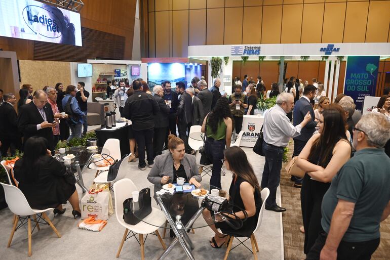 Gran cantidad de participantes tuvo en dos días la Expo Paraguay Brasil, en el Centro de Convenciones de la Conmebol.