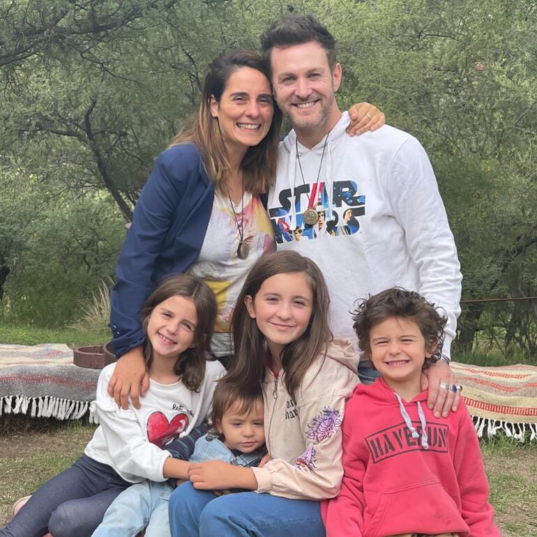 Una de las postales que compartió Axel en sus redes para anunciar su separación de Delfina Lauría, madre de sus cuatro hijos.