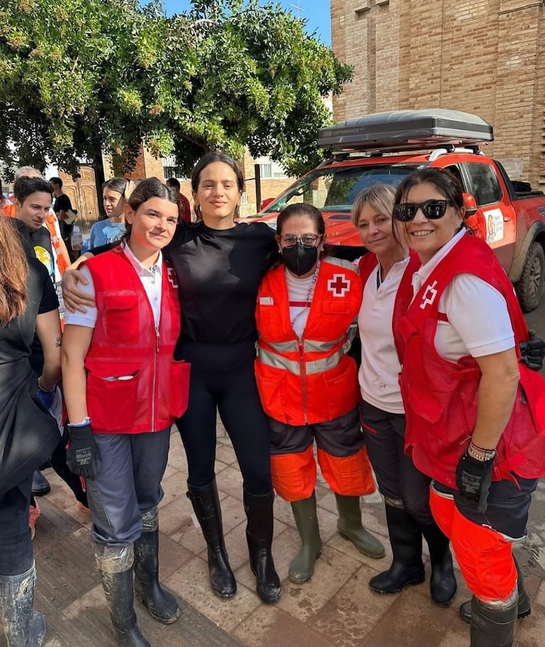 La Rosalía llegó hasta Valencia como una voluntaria más para sumar su ayuda a los damnificados por DANA. (Instagram/La Rosalía Fan Page)