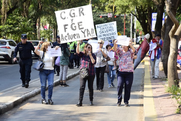 Ciudadanos realizaron una protesta el viernes pasado y organizan otra para hoy a las 17:30, frente a la Municipalidad de Asunción.