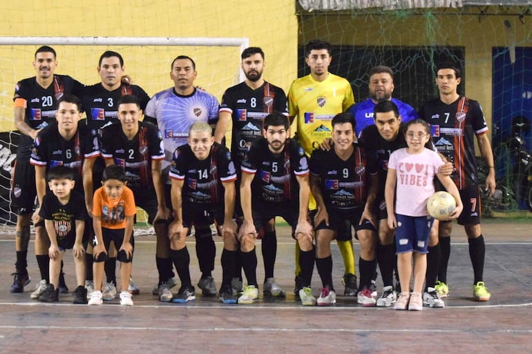 El Club Atlético Tacumbú dio la nota del martes y goleó al puntero del Grupo B, Simón Bolívar.