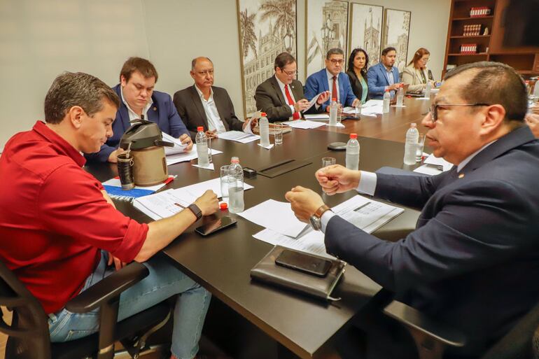 El presidente de la República, Santiago Peña, durante la reunión del Conae.