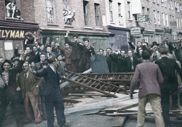 Barricadas en Cable Street.