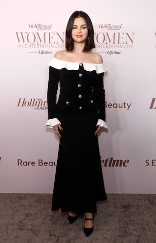 Selena Gómez llegando a la gala anual Women in Entertainment de The Hollywood Reporter presentada por Lifetime.