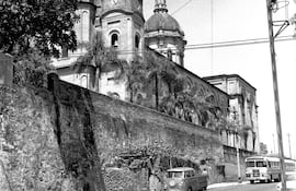 El templo de La Encarnación era el epicentro de las celebraciones tradicionales de Semana Santa en 1970.