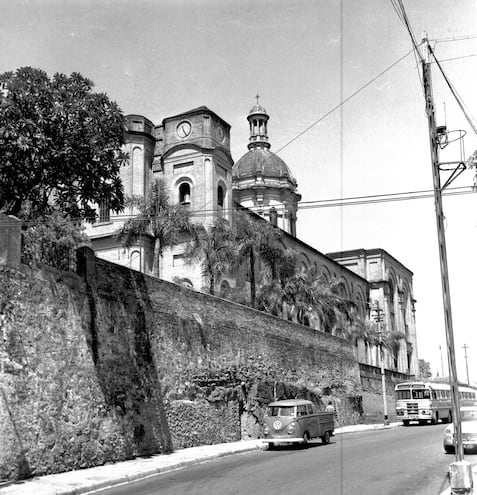 El templo de La Encarnación era el epicentro de las celebraciones tradicionales de Semana Santa en 1970.