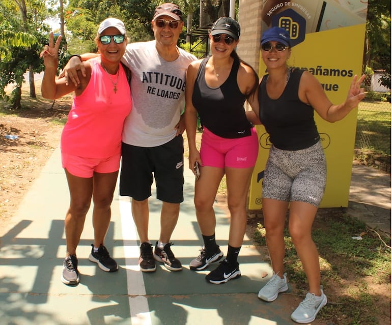 Estela Azuaga, Oscar Azuaga, Beta Sosa y Bianca López. 