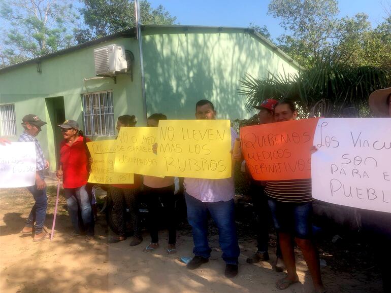 Los manifestantes piden que paren las fuga de rubros de salud.