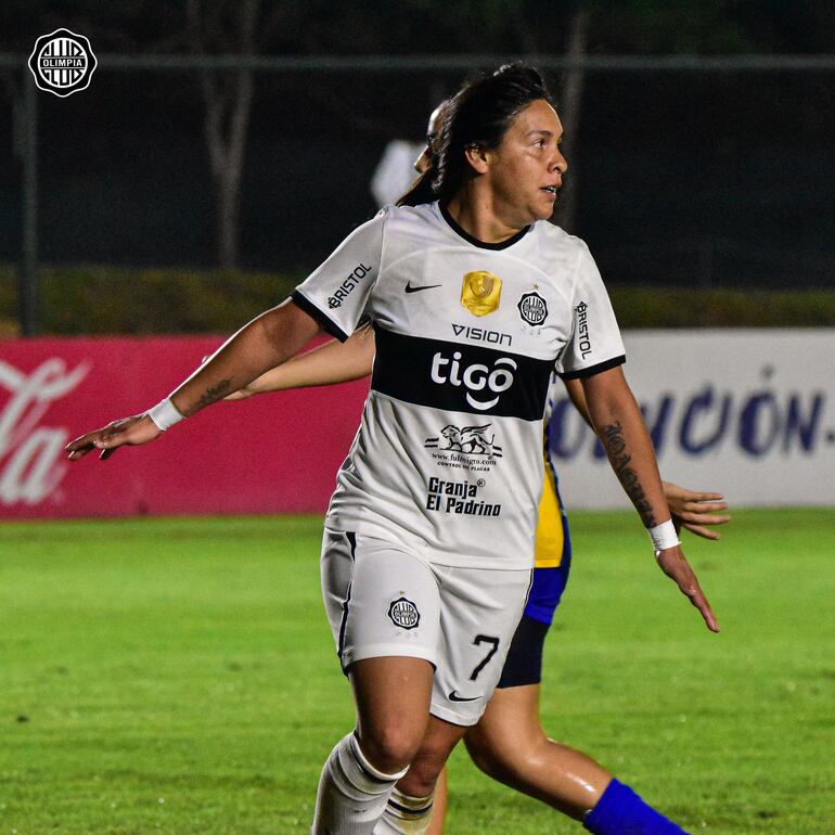 La franjeada Amada Peralta convirtió cuatro goles en esta fecha y es goleadora del Torneo