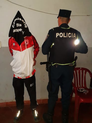 Un hombre de 39 años alias “helipcotero” fue detenido esta madrugada en la vía pública del barrio Virgen de los Remedios de este distrito.  El hombre desde el 2022 que tiene orden de captura por el supuesto hecho de abuso sexual de su hijastra de 9 años. El hermano de este también fue acusado de haber abusado de la menor.