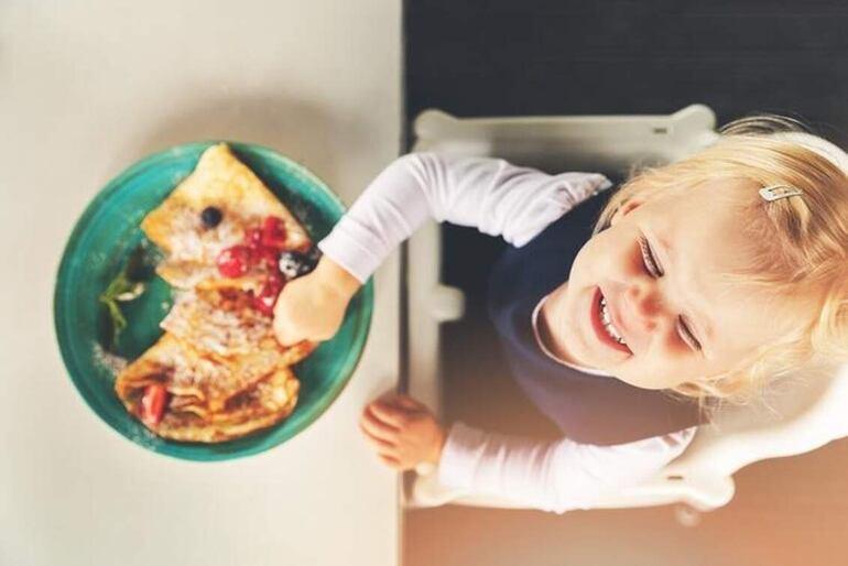 A los niños les encanta merendar, así que el consejo es aprovechar esto para sembrar en ellos hábitos saludables.