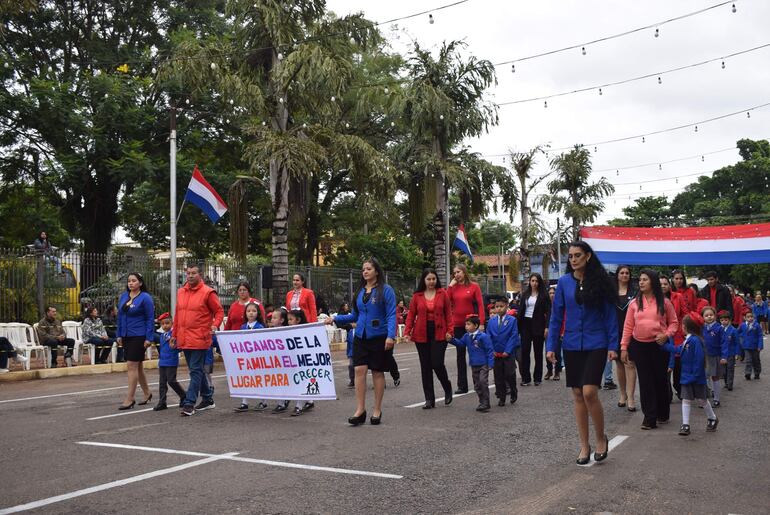 Alumnos de la escuela República de Nicaragua dejaron al pasar el mensaje de ser “Hagamos de la familia el mejor lugar para crecer”