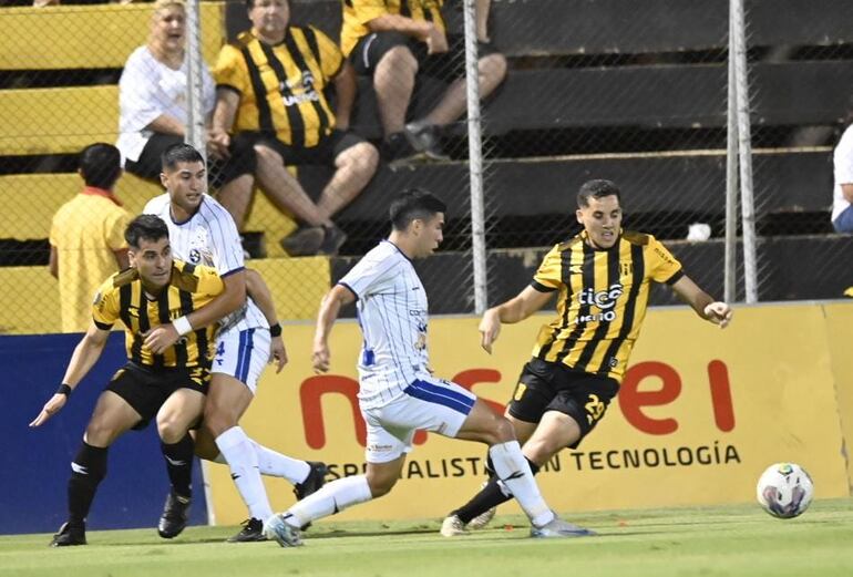 Guaraní juega con Sol en su estadio