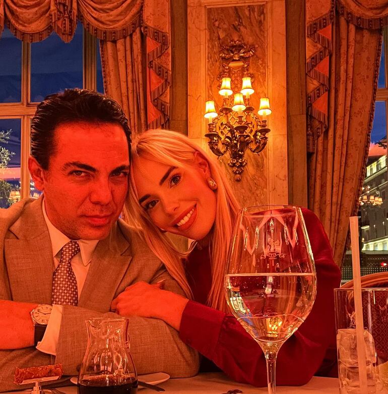 Cristian Castro e Ingrid Wagner, juntitos en un coqueto restó de Londres. 
(Instagram/Cristian Castro)