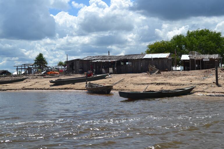 Comunidad ribereña de María Elena, donde viven las últimas 75 familias de los Tomarahos que existen en nuestro país.