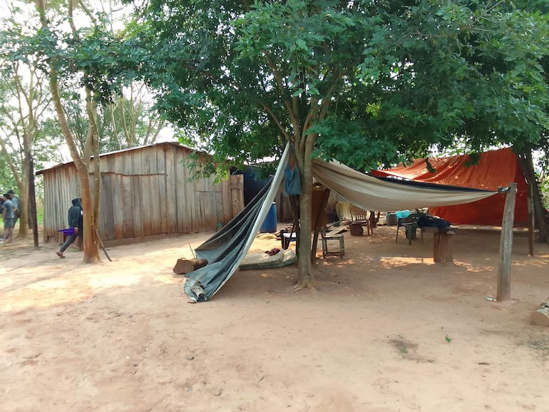 
Este es el campamento que era utilizado por los presuntos sintierra en Capiibary 