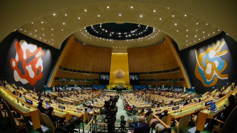 78º asamblea de la ONU. De fondo el Presidente de la República Santiago Peña.