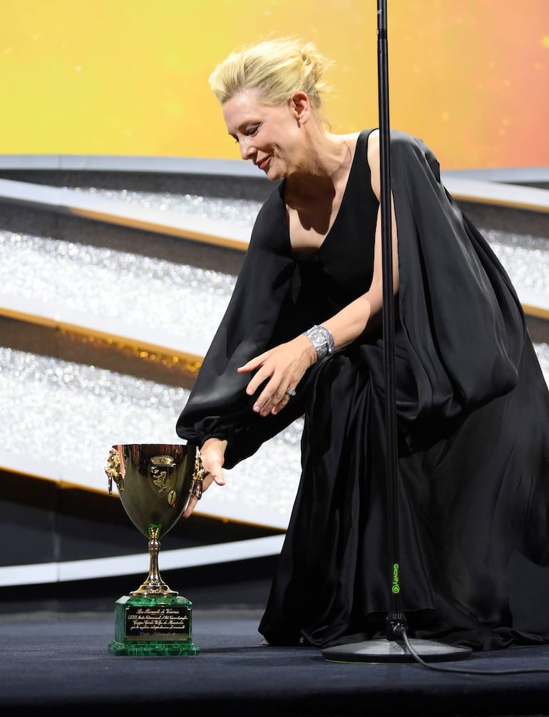 La actriz australiana Cate Blanchett recibió la Copa Volpi a la Mejor Actriz por su trabajo en "Tar".