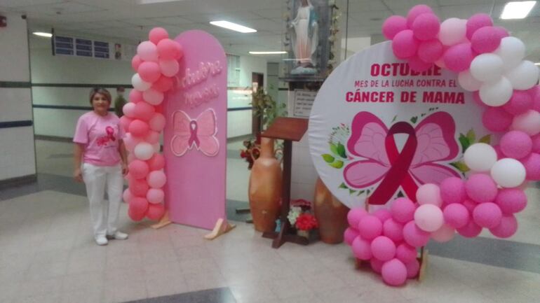 Conmemoran el día de la lucha contra el cáncer de mama, en el Hospital de Clínicas.