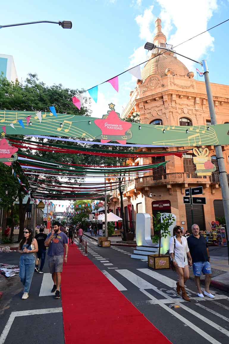 Calle Palma con los colores navideños.