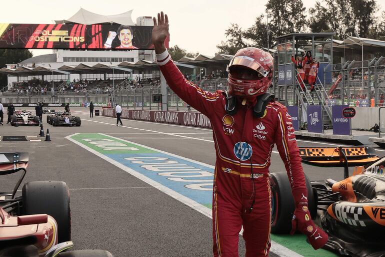 Carlos Sainz ganó la pole en México.