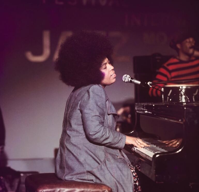 La cantante y pianista Roberta Flack falleció hoy a los 88 años.