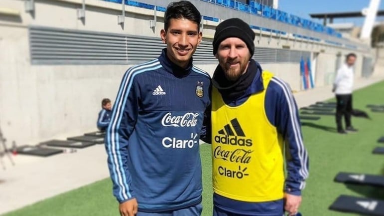 Aaron Molinas y Lionel Messi, durante un entrenamiento de la selección argentina.