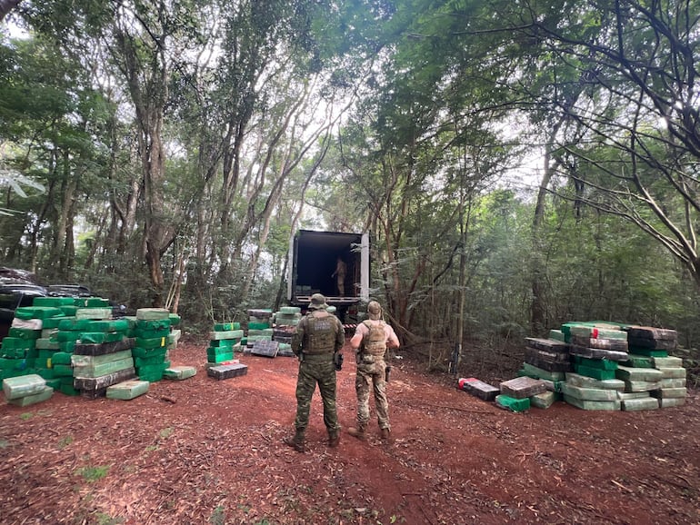 La marihuana incautada fue llevada a la sede de la Policía Federal en Guaíra.