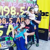 Federico Arias y Marly Cáceres con sus hijas Luciana y Alessia.