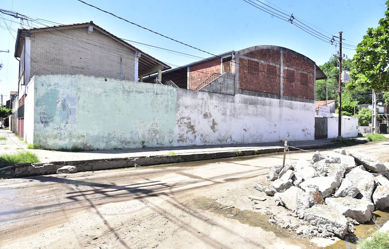 Escuela Clara Piacentini de Cacace, de la zona de Santa Ana de Asunción, es una de las 316 donde realizarán estudios de relevamiento.