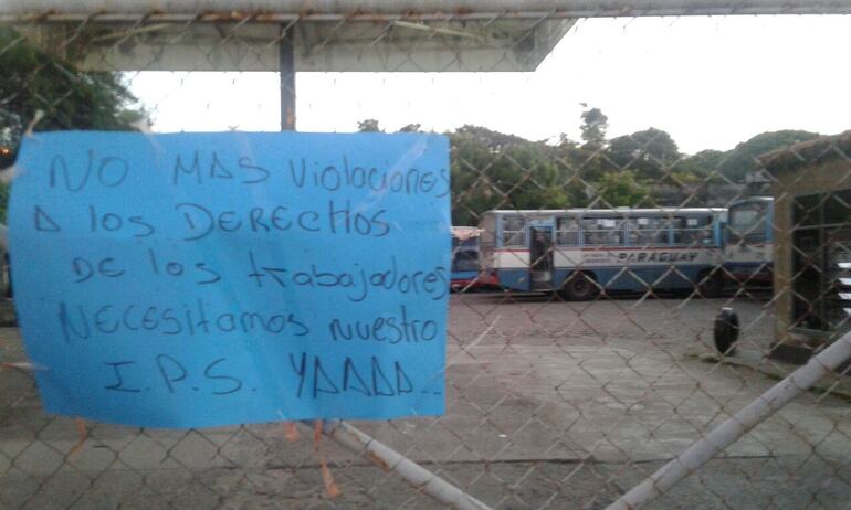 Uno de los varios reclamos por violaciones laborales en la empresa que tiene como servicio la Línea 9.