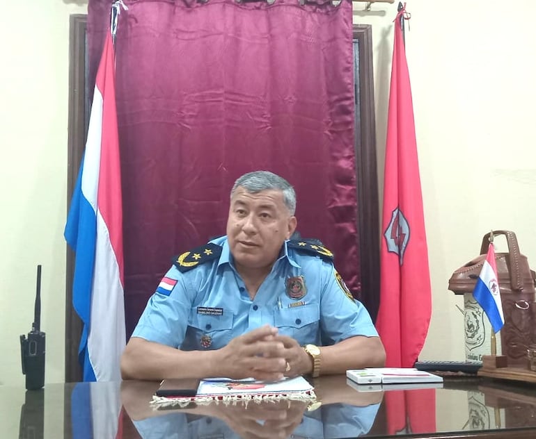 El director de la Policía Nacional en el departamento de Paraguarí, comisario general inspector Isabelino Galeano. Dijo que tiene como principal desafío la lucha contra el abigeato y los robos domiciliarios. 