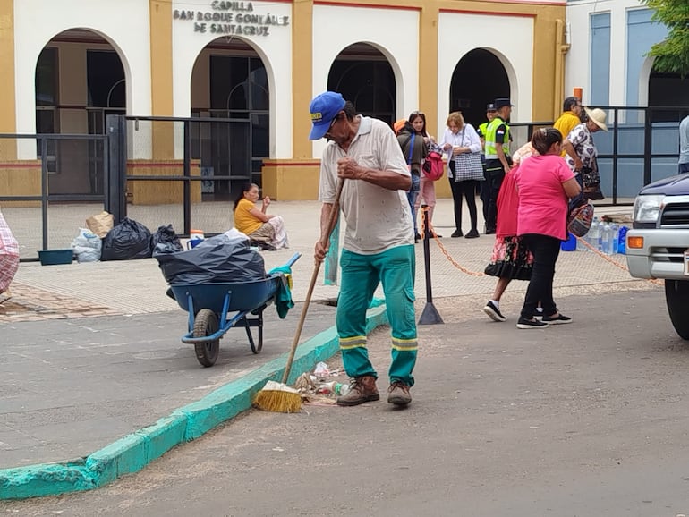 Cada una hora se realiza la limpieza en los mismos lugares.