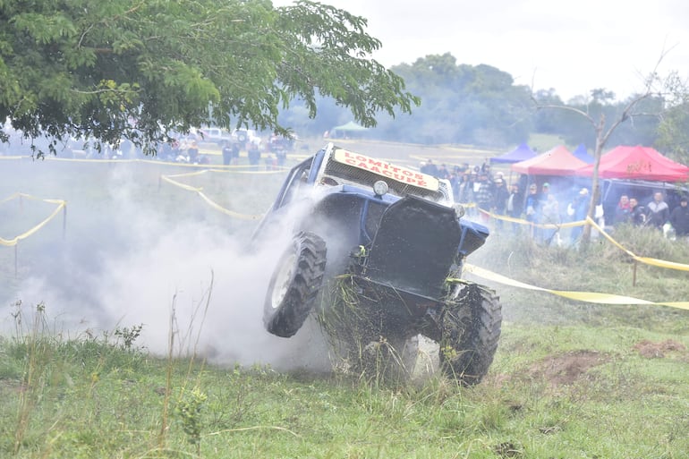 Abrahan Ojeda y Chiquito Giménez (Suzuki Samurai) vencieron en la categoría TT1.