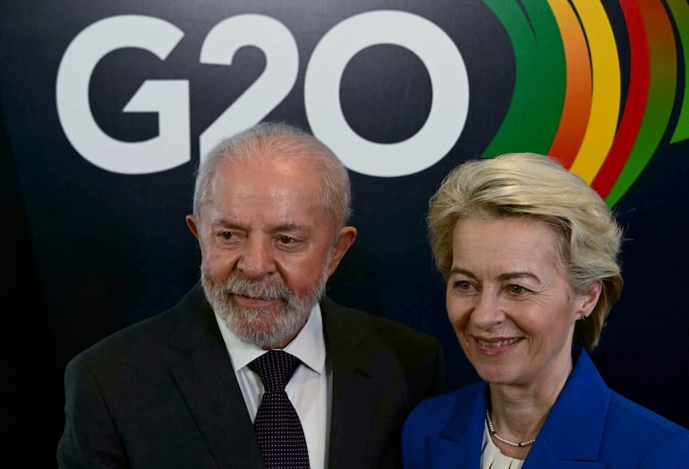 La presidenta de la Comisión Europea, Ursula von der Leyen, junto al presidente brasileño Luiz Inácio Lula da Silva en la cumbre del G20, este domingo.