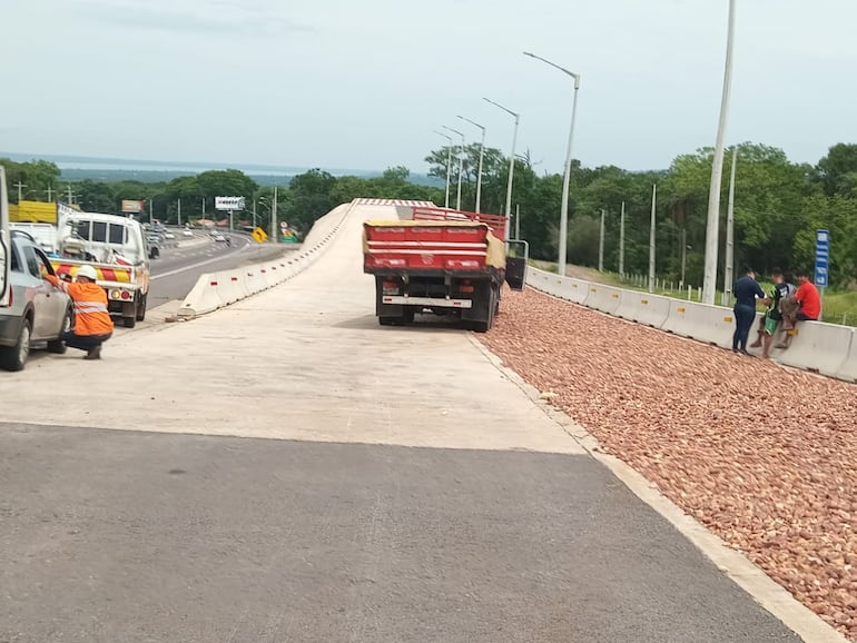 Otro camión ingreso a rampa de frenado de emergencia en cerro Caacupé