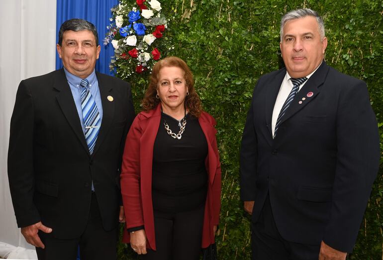 El Gral. José Giménez, Blanca Duré y el Cnel. Alfredo Rivarola. 