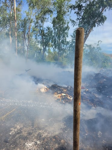 Incendio registrado en la Costanera Norte en la tarde de este sábado.