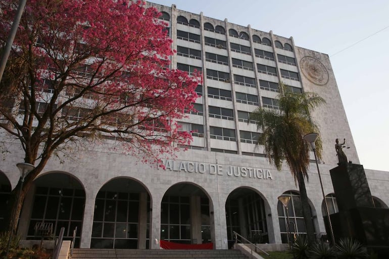 Asociación de jueces se opone a la posibilidad de marcar horario de entrada y salida.