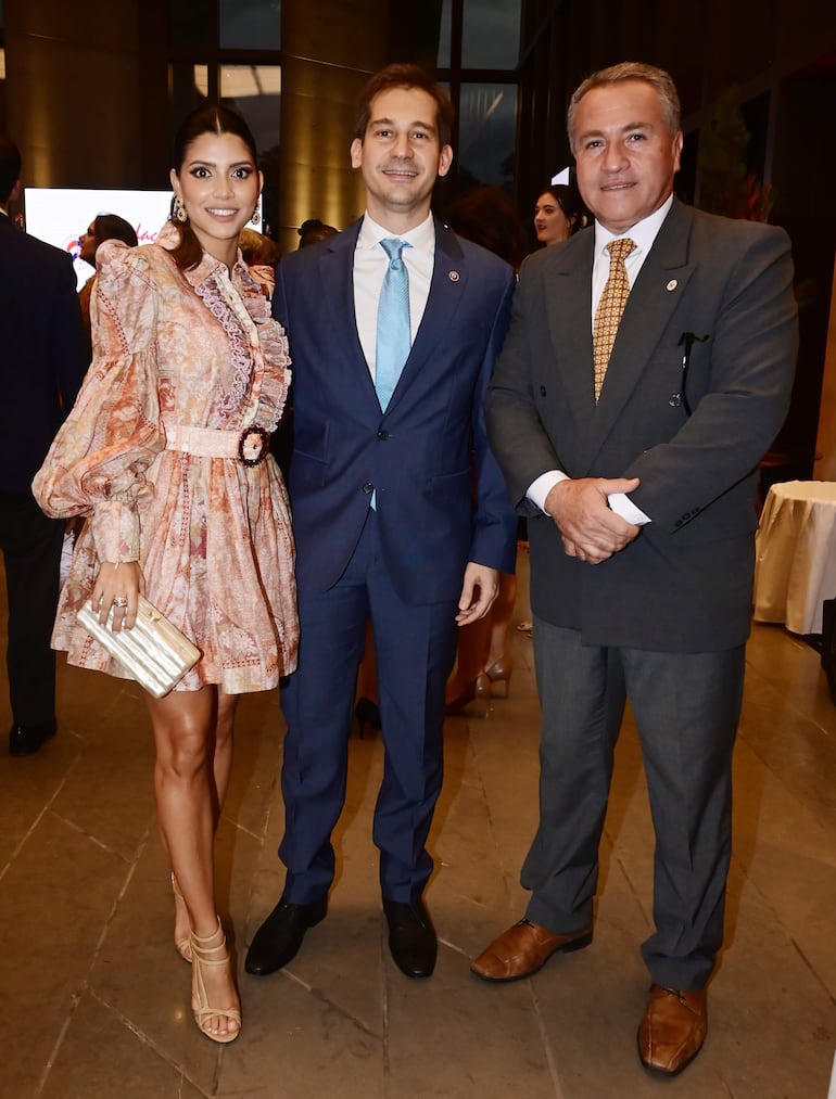 Lucía Riveros, Elías Saba y Justo Martínez.