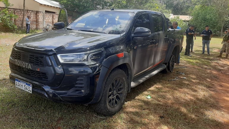 La camioneta blindada, perteneciente a un argentino, pero robada en territorio brasileño, fue recuperada del poder de un policía paraguayo.